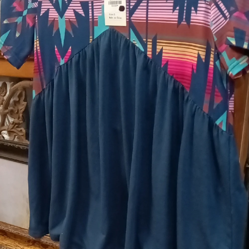 Vibrant Aztec Print Short Sleeve Top - Picture 6 of 7